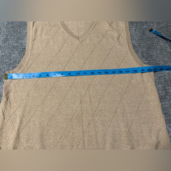 3/$20 Men’s JOE JOSEPH ABBOUD Solid Beige Sleeveless Sweater Vest Size Medium - Picture 6 of 8